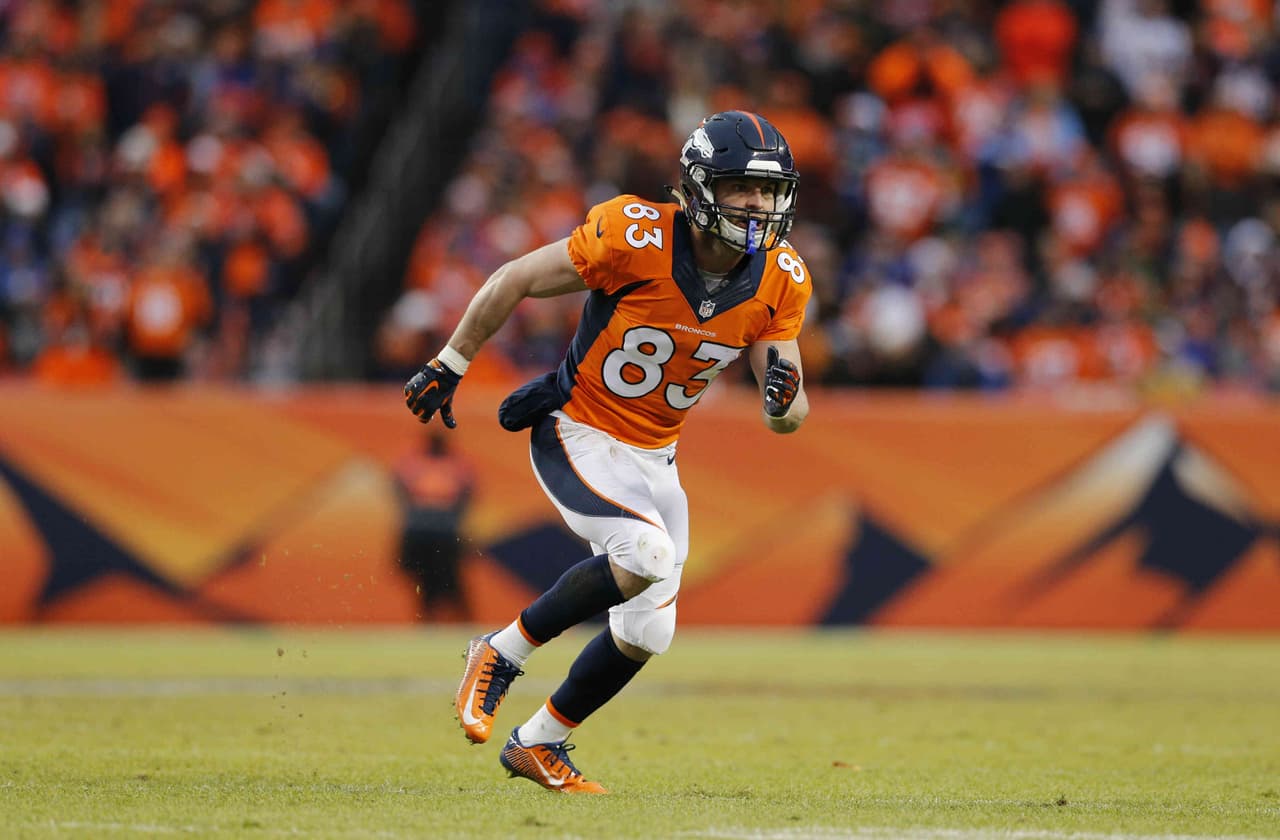 El veterano receptor Wes Welker firma un año con los St. Louis Rams