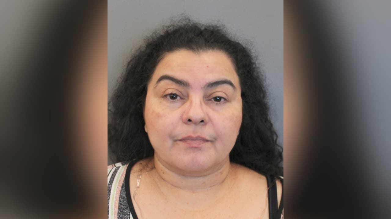 Terminó presa por dejar a su nieta sola en un aeropuerto de Houston