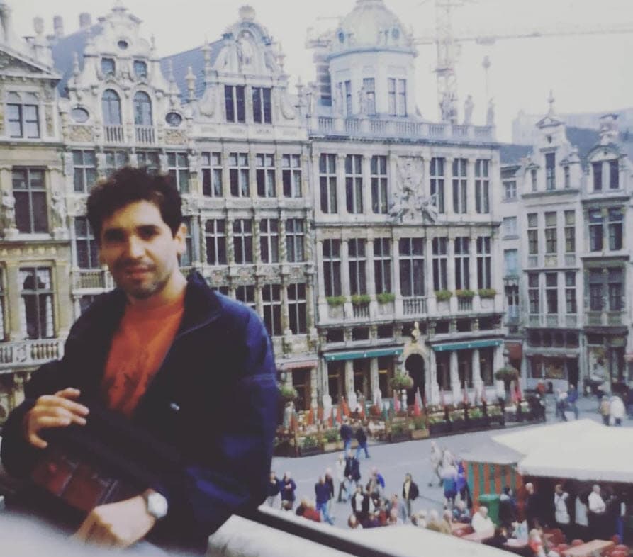 A esa publicación dijo que una exnovia actriz suya, con quien anduvo durante algunos años en la década de 1990, llegó a abortar un hijo de él sin tomar en cuenta su opinión. 
<br>