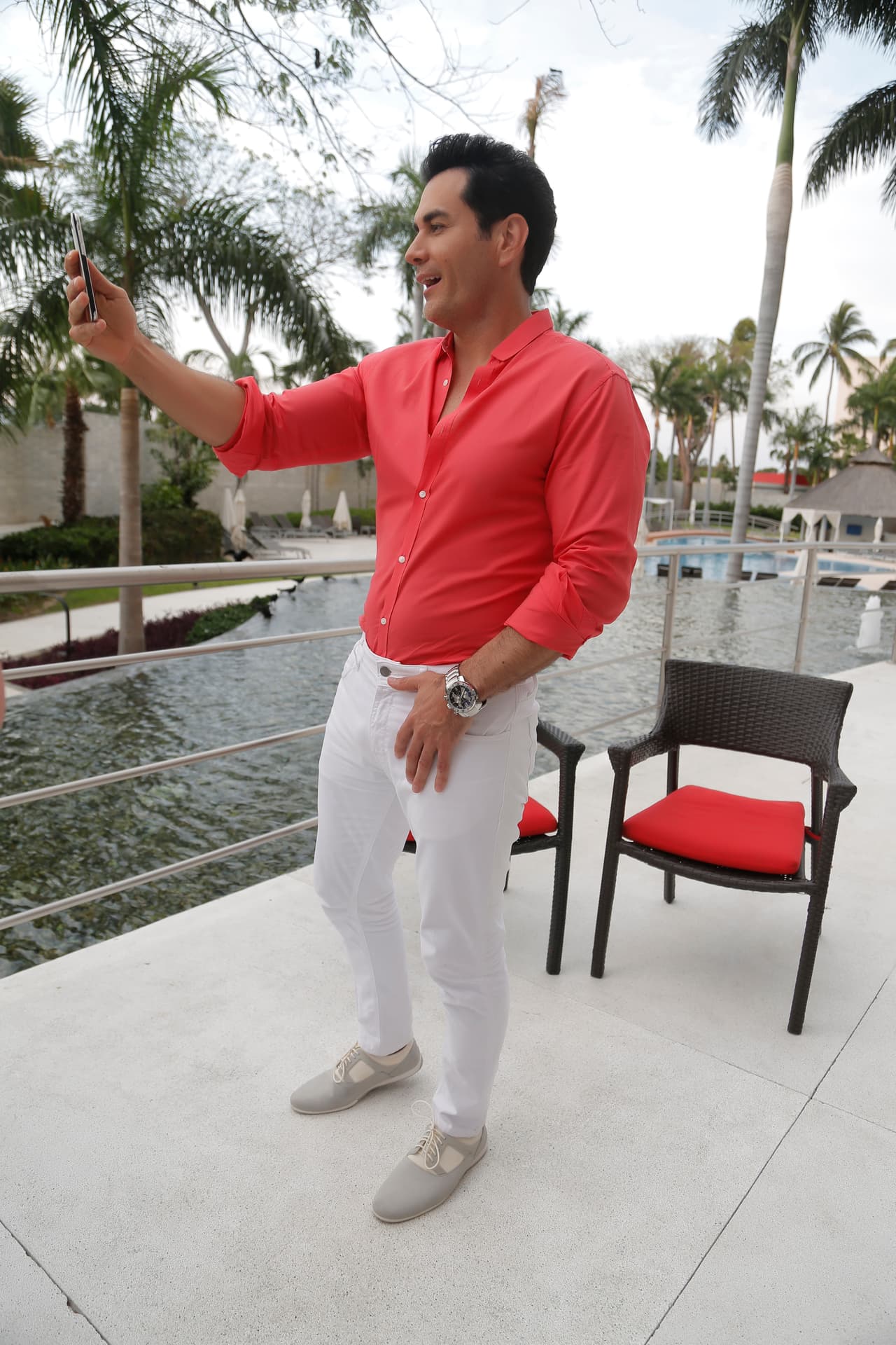 Actualmente está muy ocupado grabando "Tres Veces Ana" donde comparte créditos con Angelique Boyer y Sebastián Rulli.