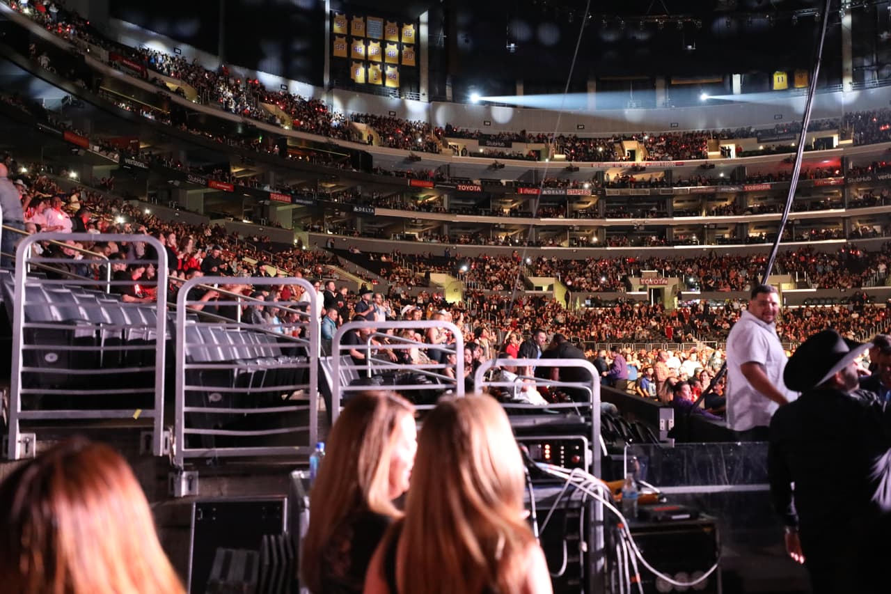 Más de 15 mil personas llenaron el Staples Center y El Free-guey show brilló con su presencia.