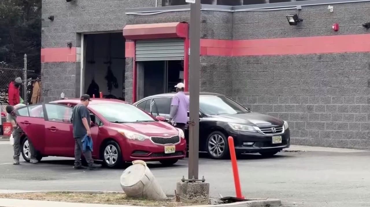 Trabajadores de carwash en Nueva Jersey ganan demanda por salarios impagos