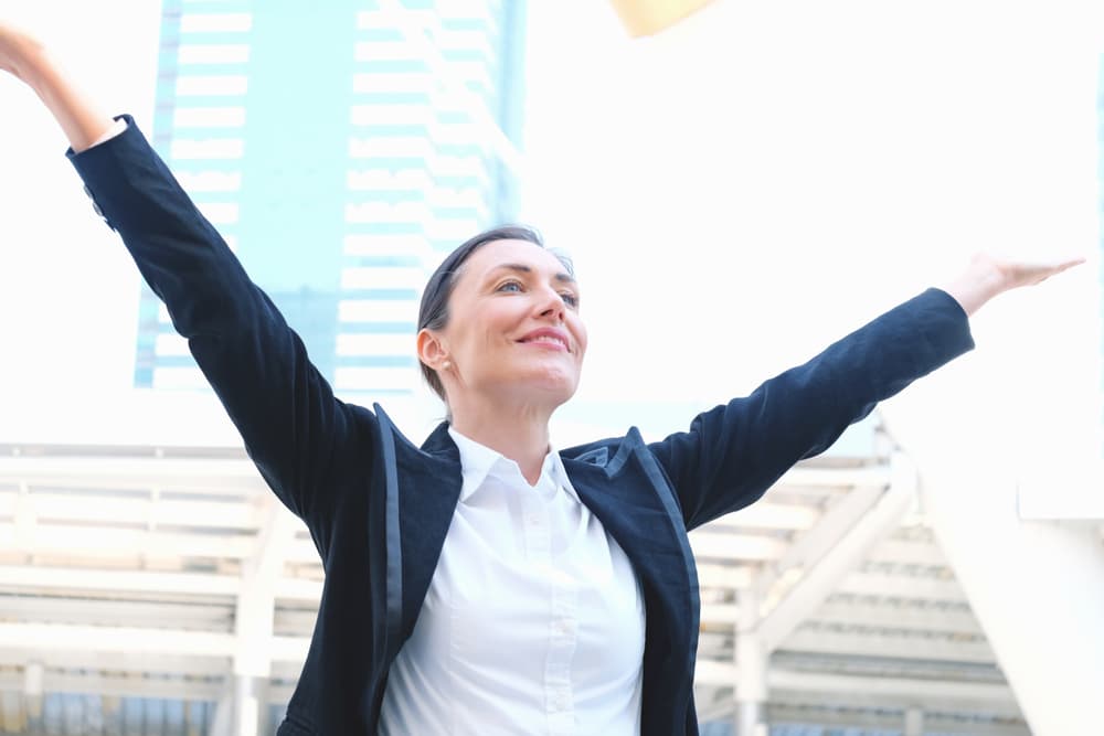 Recuerda que este mes de abril es el preludio de lo que será en mayo el inicio de tu ciclo de cumpleaños, de ahí la necesidad de irte preparando desde ahora para lo mejor, geminiano. Después del día 15, con tu regente directo descubrirás muchas potencialidades ocultas dentro de ti mismo y hasta existe la posibilidad de recibir un aumento de sueldo, un estipendio o conseguir empleo si no tenías ninguno. Las circunstancias de este mes de abril son formidables.