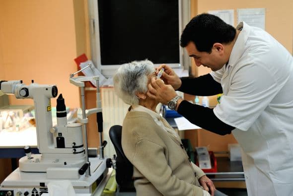 También se recomienda aumentar la vigilancia de los niveles de colesterol, presión sanguínea y glucosa en la sangre, con el avance de los años.