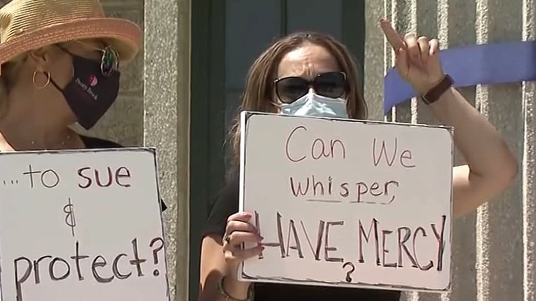 Nueva legislación permitirá a policías y otros socorristas demandar a manifestantes