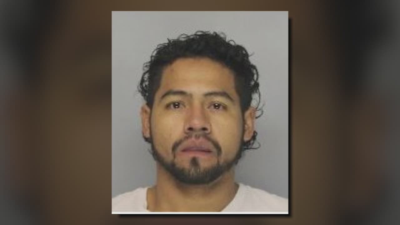 "Le fracturó las dos piernas": Arrestan a padre acusado de agredir a su bebé de semanas de nacido