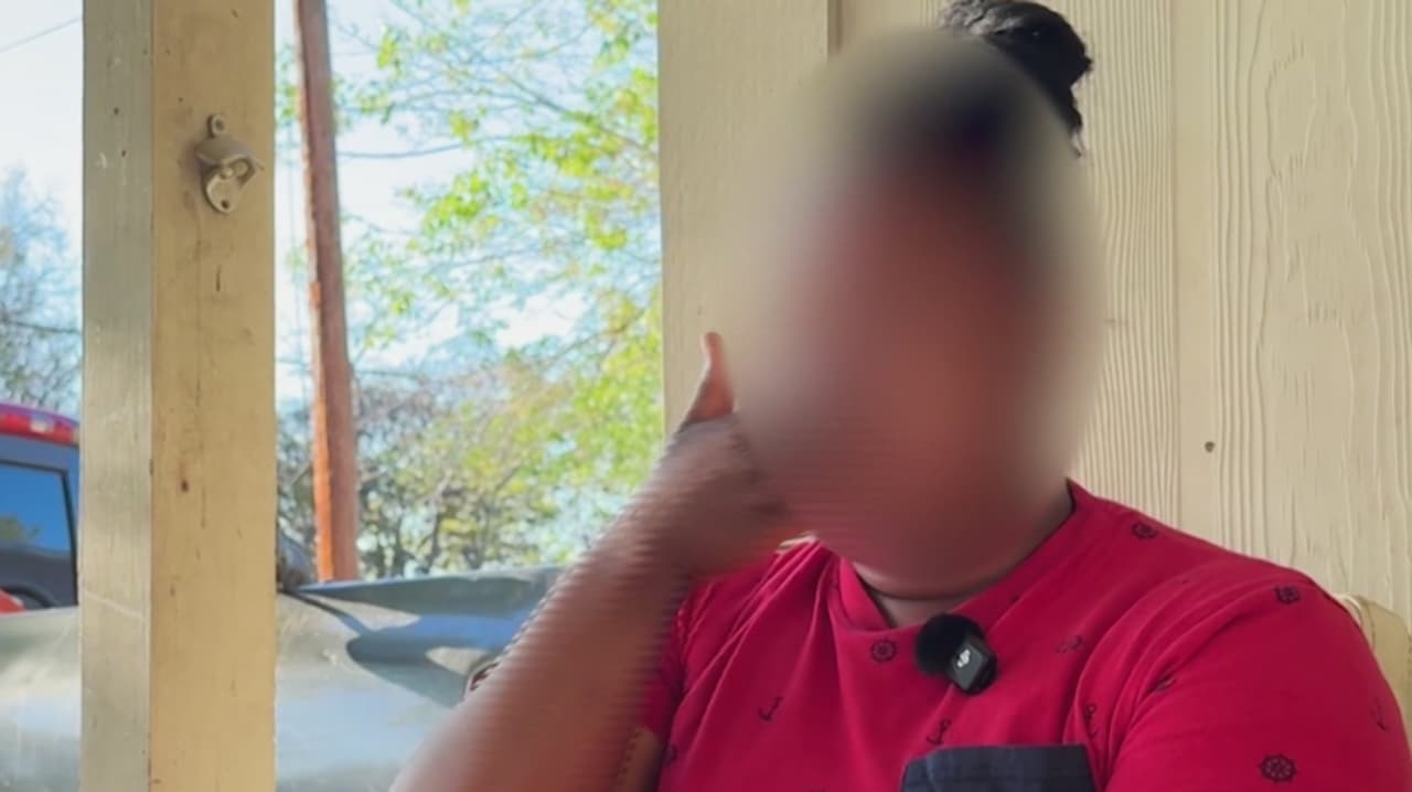 Esposa de detenido por ICE convulsiona mientras agentes arrestan a su pareja