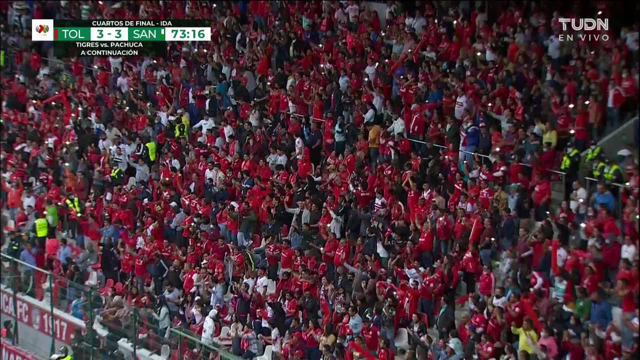 ¡GOL!  anota para Toluca. Camilo Sanvezzo