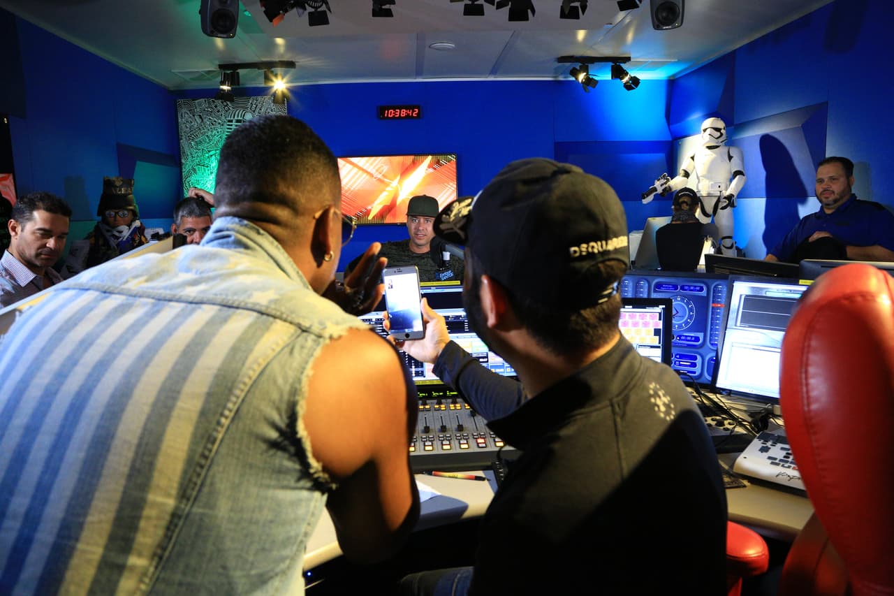 Después de 7 años ausentes de los escenerios, Los Orishas regresan a presentarse en Miami, pero primero no podía faltar una visita al Enrique Santos Show.