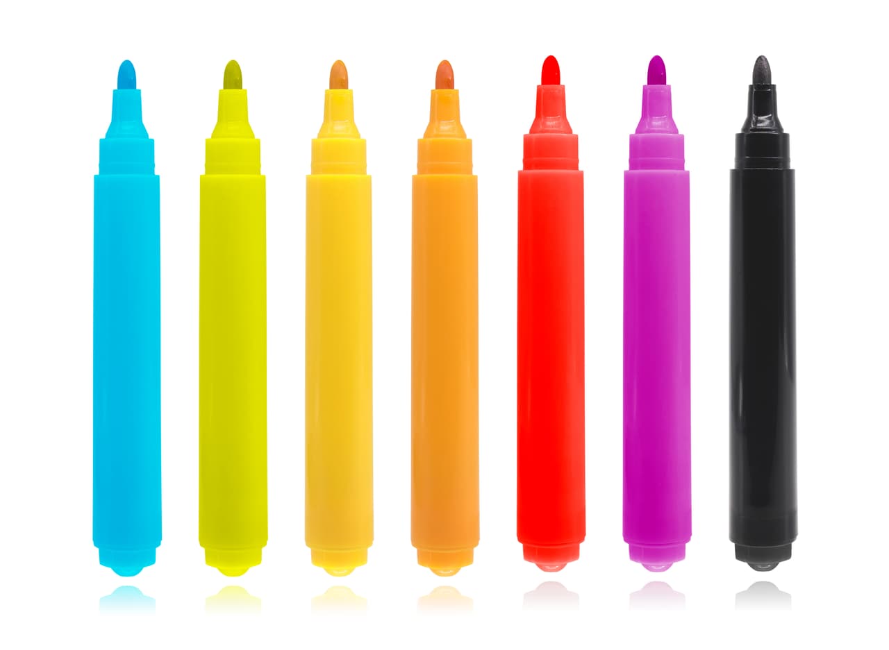 Marcadores de diferentes colores.
<br>