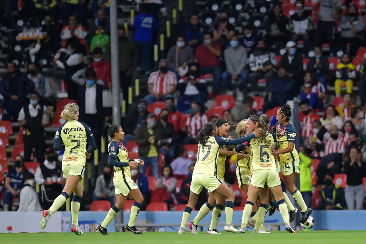 En 9 minutos, América ya ganaba el Clásico con un remate de Sarah Luebbert en el área tras una serie de rebotes.