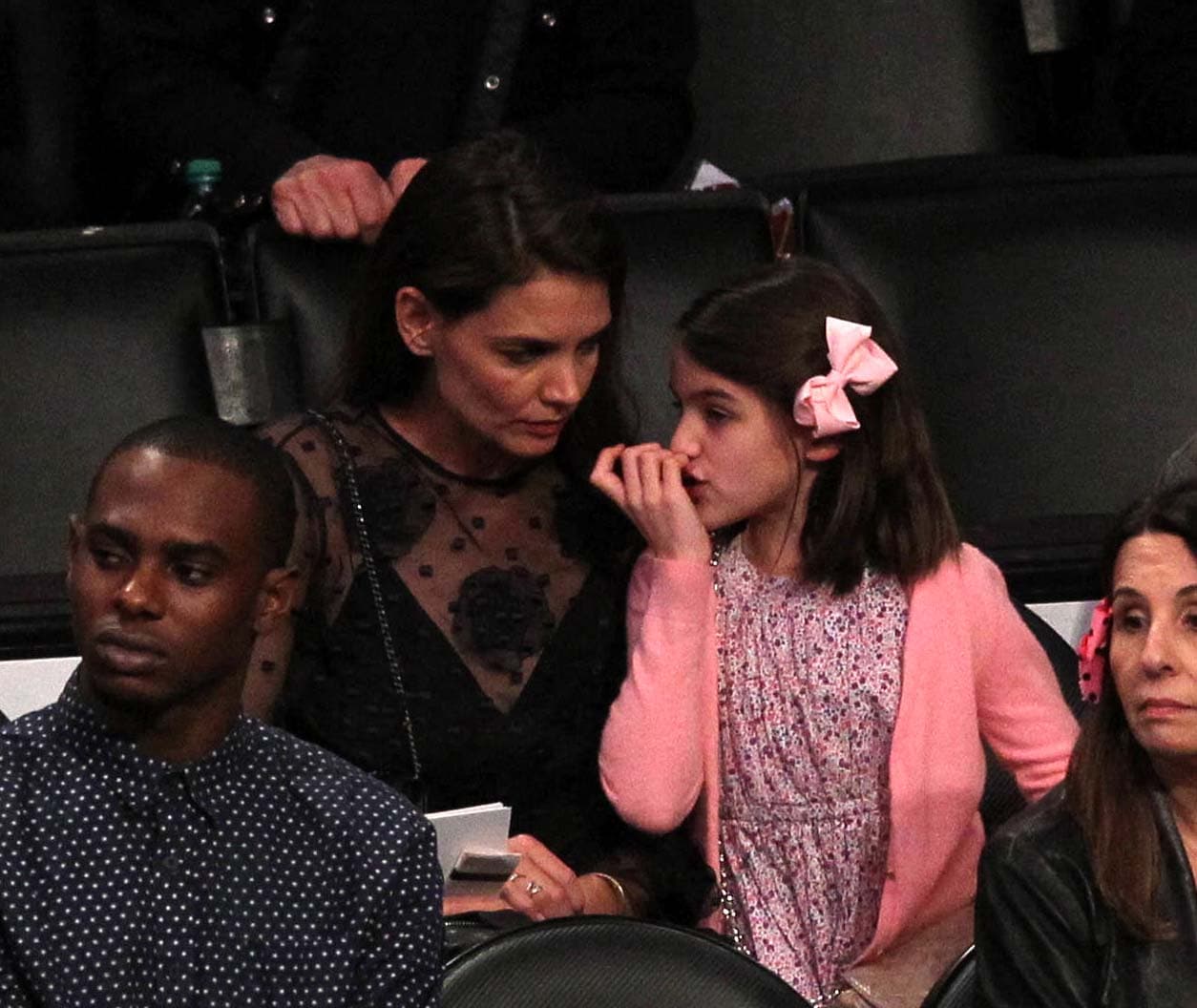 Noche de básketbol en 2017: Katie y Suri en casa de los Lakers viendo uno de los partidos.