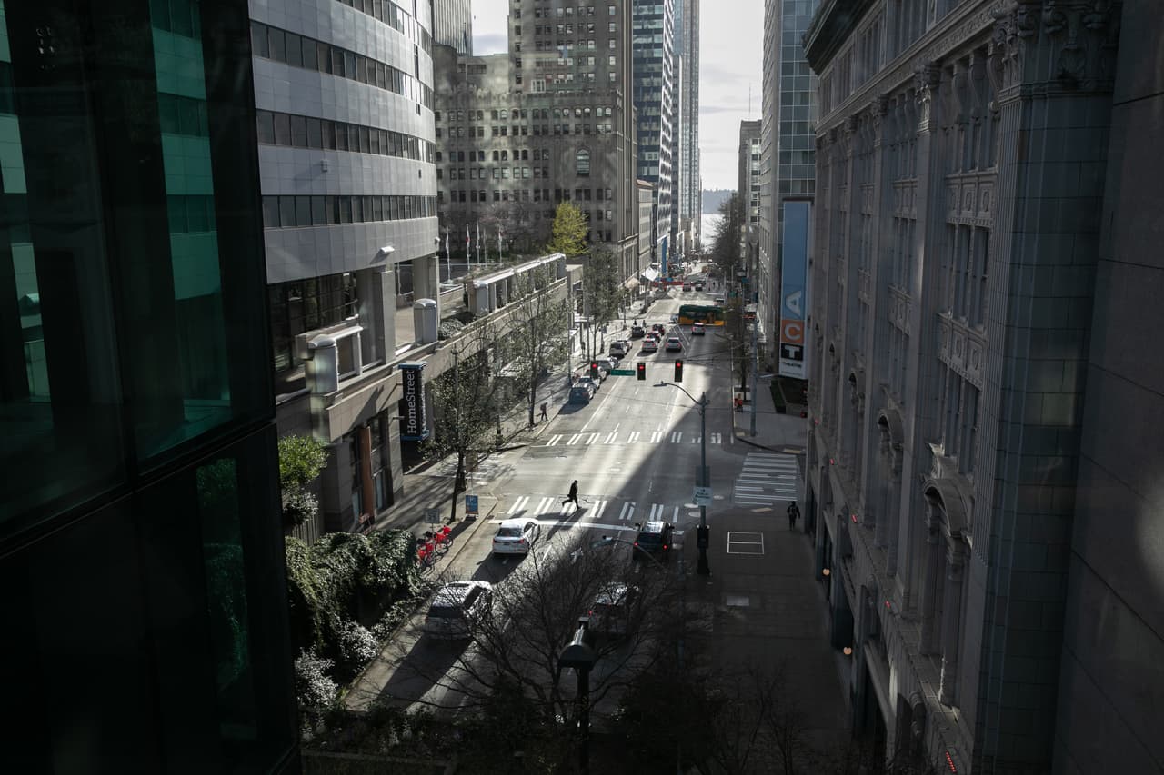 Una calle vacía en Seattle, Washington. En este estado se han registrado dos tercios de los casos de covid-19 en Estados Unidos.