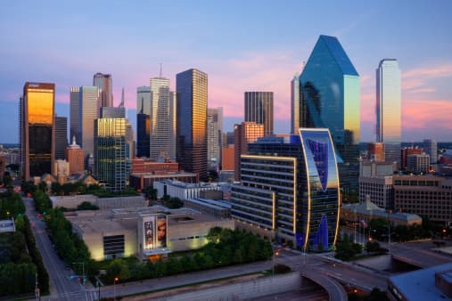 <b>Código Postal: </b> 
<br>75201
<br>Dallas, Texas 
<br>
<b>Renta promedio: </b> 
<br>$2,088