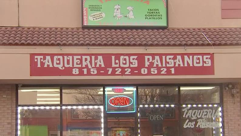 Denuncian que ICE se llevó a cuatro empleados de una taquería en Joliet al buscar a otra persona