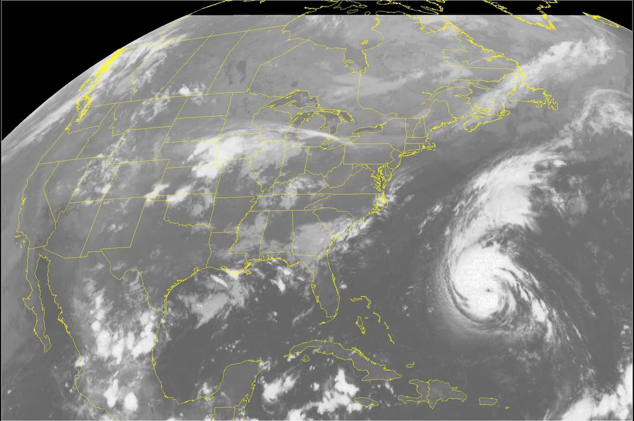 Florence se convierte en un huracán de categoría 4 y se espera que llegue a la costa este