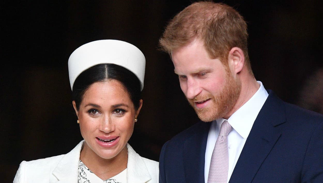 Por esta razón, el grupo Republic, que milita a favor de la abolición de la monarquía británica,
<b> <a href="https://www.univision.com/famosos/en-aprietos-meghan-markle-y-el-principe-harry-exigen-investigar-la-millonaria-remodelacion-de-su-casa" target="_blank">pidió que se abra</a></b> una investigación parlamentaria contra los duques de Sussex porque argumenta que "los fondos públicos no deben gastarse en miembros individuales de la familia real".
