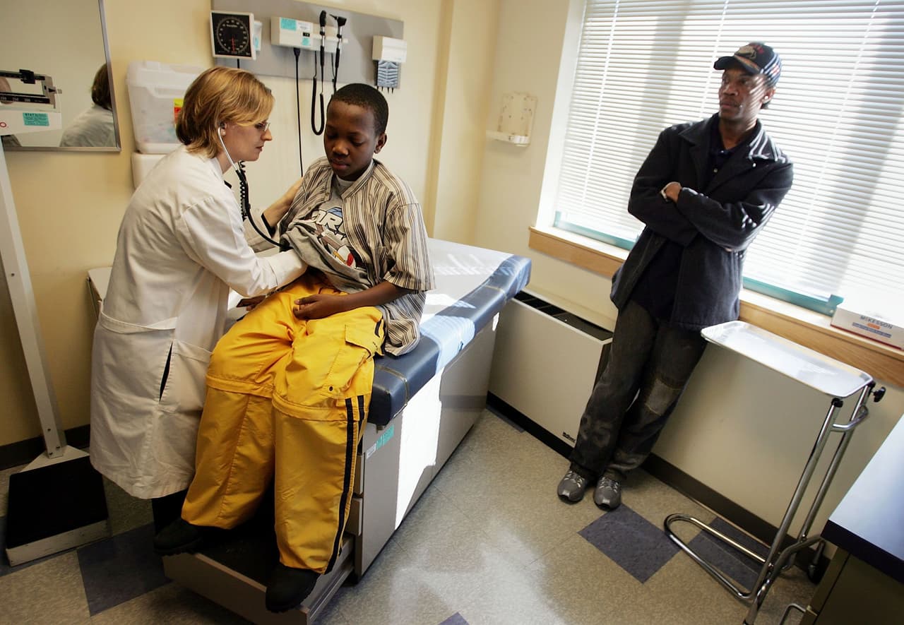 Kentucky se convierte en el primer estado en exigirle a algunos beneficiarios de Medicaid que trabajen: ¿quiénes no tendrán que cumplir con este requisito?