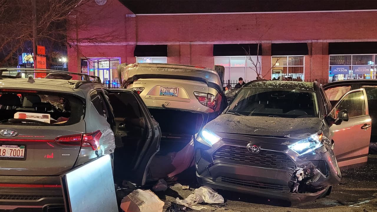 Las autoridades no han precisado la velocidad a la que viajaba el auto que protagonizó el choque o si estaría involucrado en carreras clandestinas.