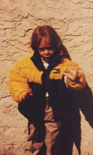 Garmandy cubriéndose del frío.