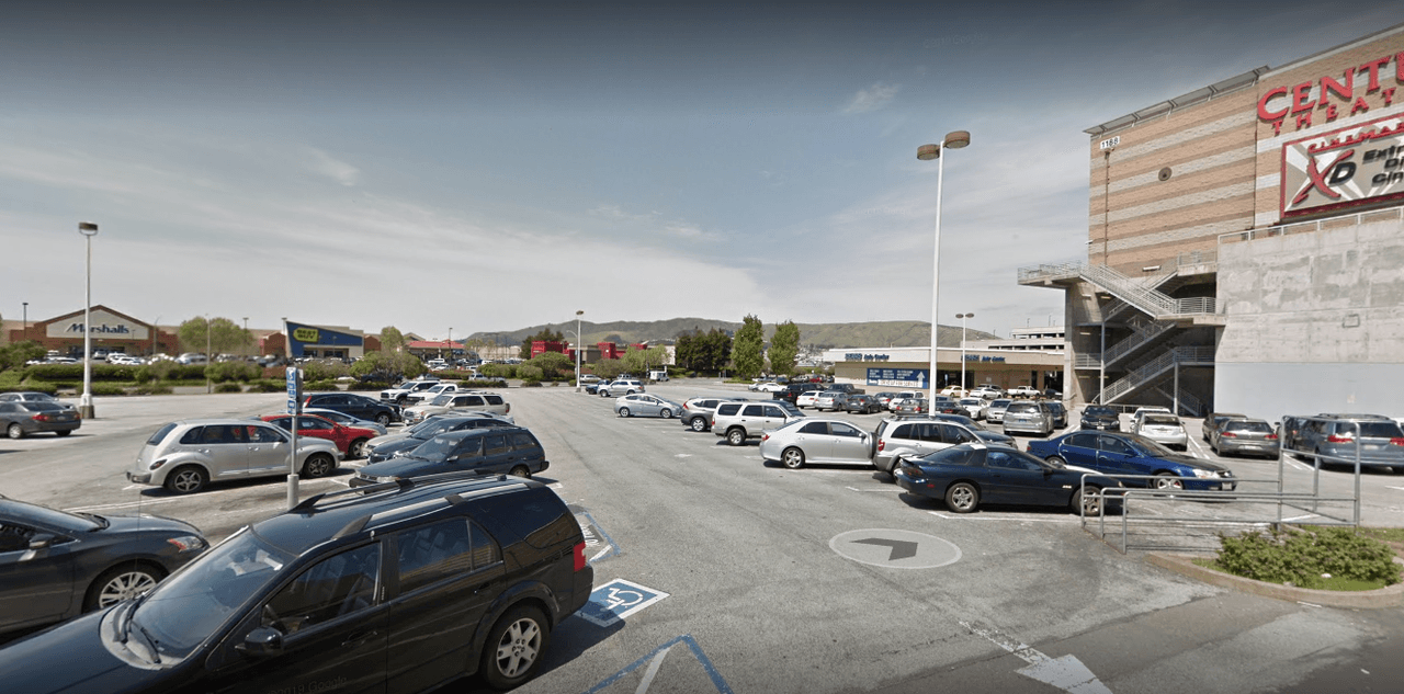 Esta tienda se encuentra en el centro comercial The Shops at Tanforan, en el 1178 de El Camino Real, en
<b>San Bruno.</b>