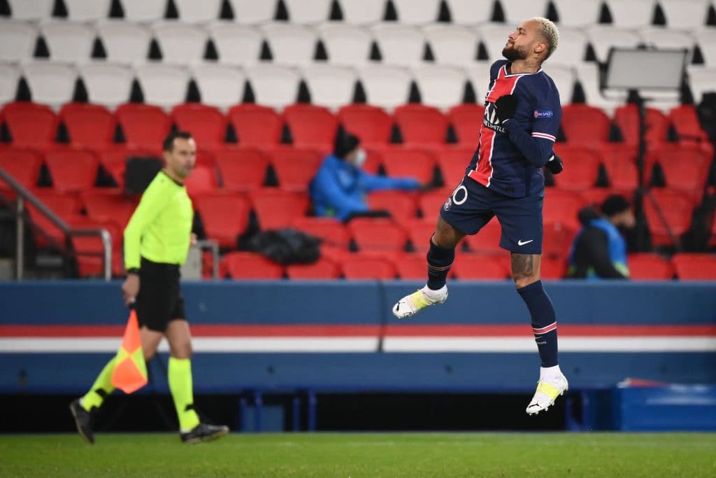 Neymar marcó a los 21’, 37’ y 50’; Mbappé cobró un penal (42’) y marcó el quinto a los 62’. Por Basaksehir descontó Mehmet Topal (57’). El próximo compromiso del cuadro de Tuchel será ante el Lyon en duelo de la Ligue 1.