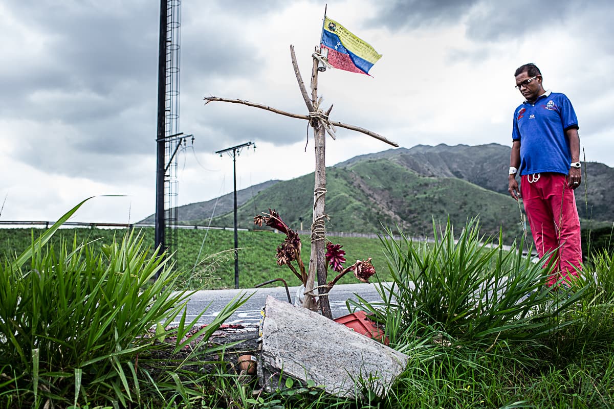 "Mis ideales revolucionarios se fueron a la tumba con mi hijo", dice el padre de uno de los asesinados en las protestas de Venezuela