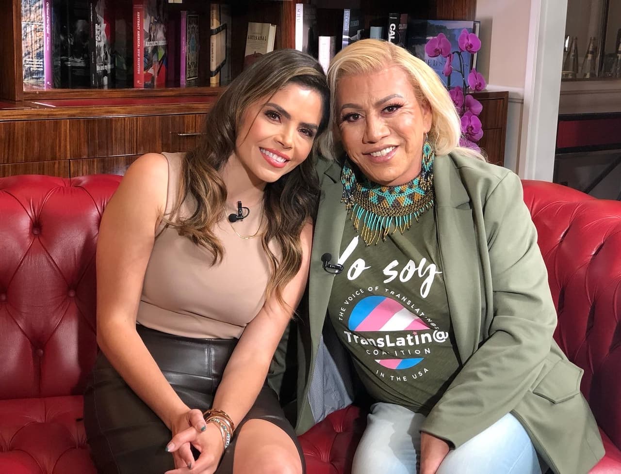 Yarel Ramos, presentadora de Edición Digital y Univision 34 Los Angeles junto a Bamby Salcedo, Presidenta & CEO TransLatin@ Coalition. 
<br> 
<br>