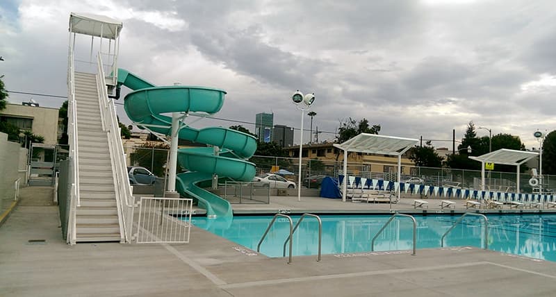 <b>HOLLYWOOD POOL:</b>
<br>Dirección: 1122 Cole Ave., Los Angeles, CA 90038
<br>Área de servicio: central
<br>Teléfono: (323) 460-7058
<br>Registro: visita el portal https://www.laparks.org/aquatic/summer/hollywood-pool
<br>
<a href="https://www.google.com/maps/search/?api=1&query=1122%20Cole%20Ave.,%20Los%20Angeles,%20CA%2090038"><u>Cómo llegar</u></a>
<br>