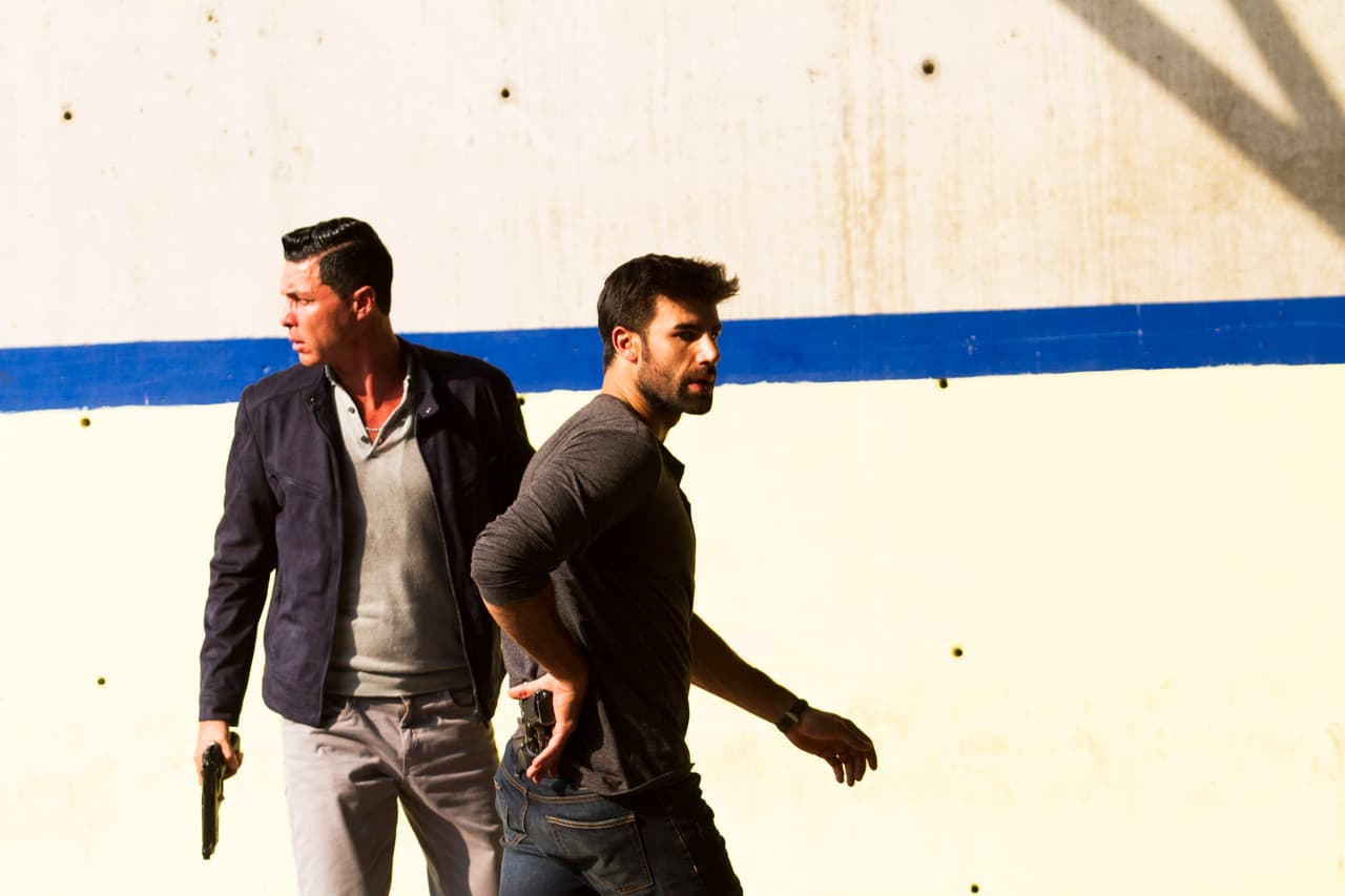 Dave y Mena sólo esperaban la aparición de Yolanda para salir de prisa del penal.