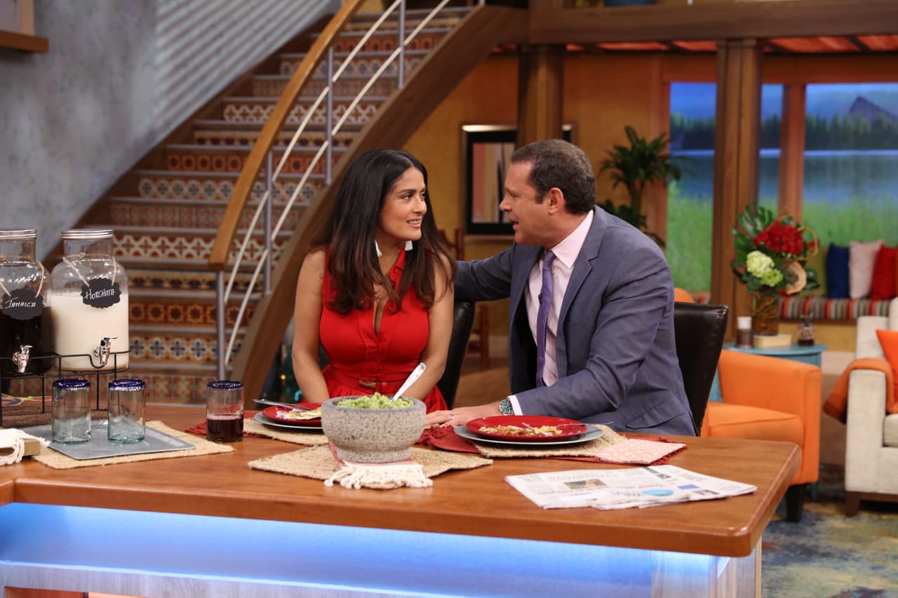 Salma Hayek llegó un poco cansada, pero con todas las ganas de divertirse esta mañana.