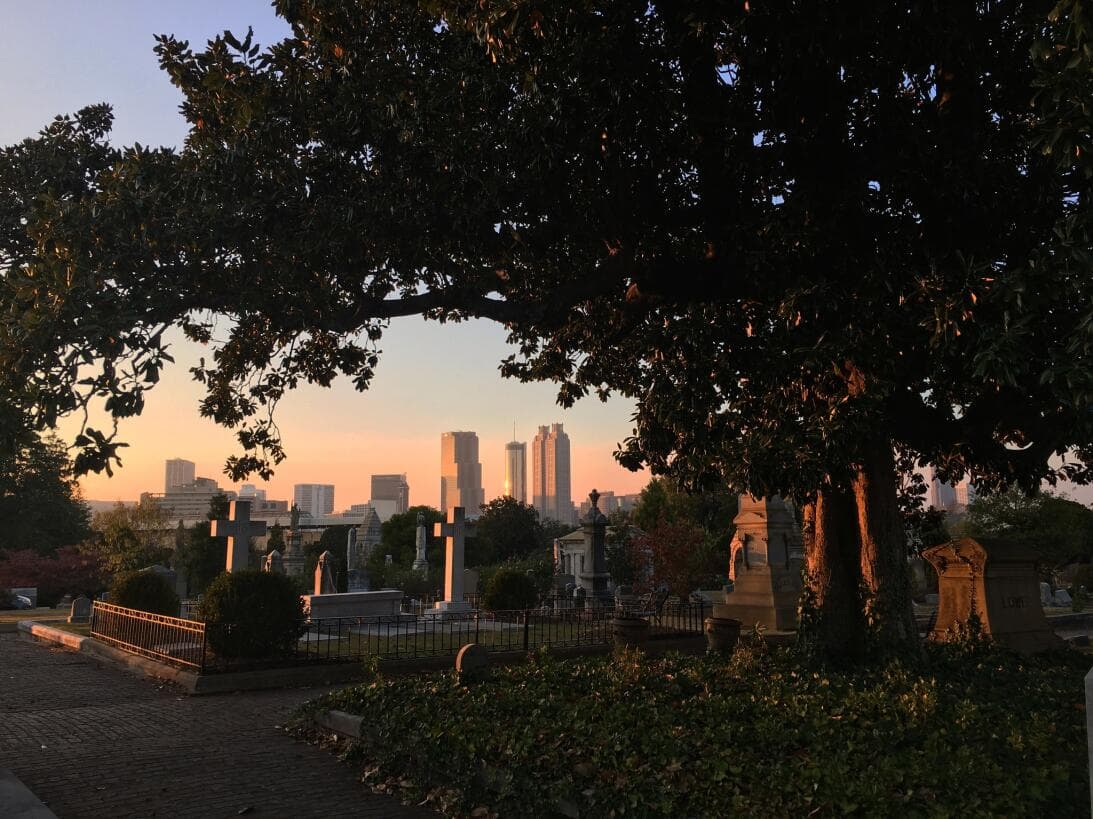 <b><a href="https://www.univision.com/local/atlanta-wuvg/los-destinos-mas-embrujados-que-podras-visitar-en-georgia-en-2023-fotos">Relacionado: Estos son los destinos más "embrujados" que podrás visitar en Georgia en 2023</a></b>