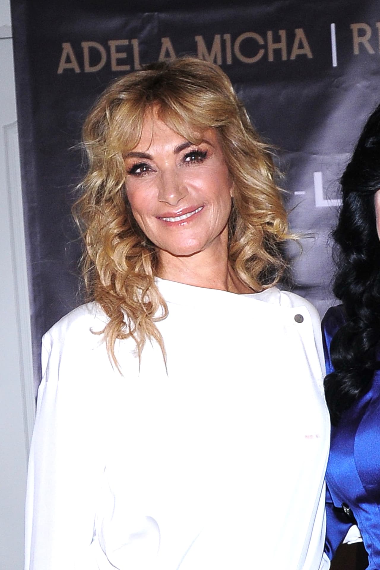 “Las suegras no caemos bien y se acabó… Ese chisme está tremendo. Es lo que leíste, lo que leíste, salvo –para que veas que no todo es cierto– que yo fui y la corrí y todas esas cosas. La verdad yo nunca más la volví a ver, desde que supe yo ya nunca más la volví a ver”, reveló la periodista en una charla con Jacky Bracamontes.