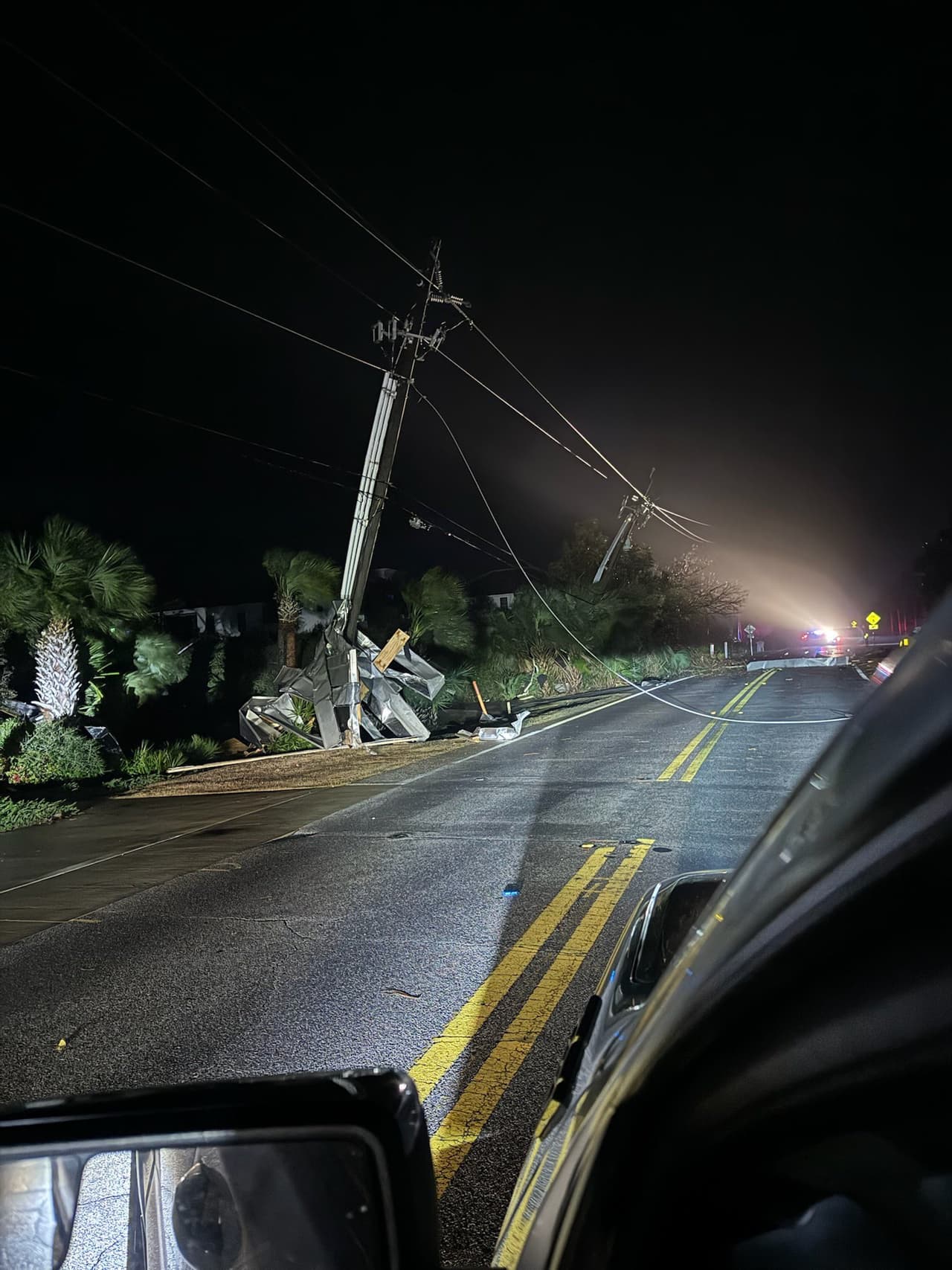Incluso el gobernador de Florida, Ron DeSantis declaró el estado de emergencia en decenas de condados para ayudar en las labores de rescate y reconstrucción.