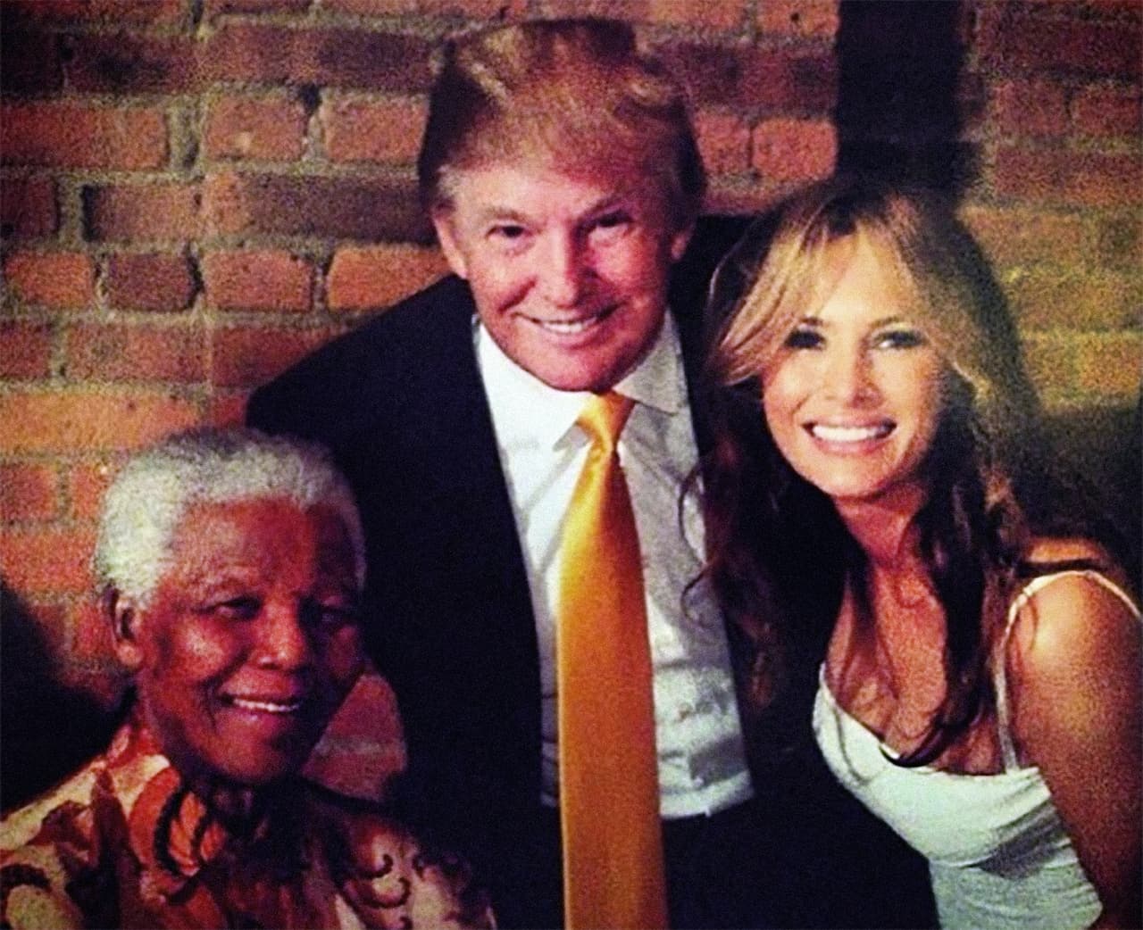 Esta fotografía junto a Nelson Mandela y su esposa Melania la publicó en su cuenta de Instagram.