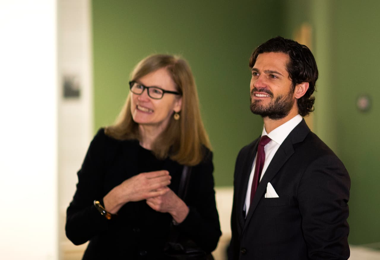 Aquí el príncipe visitando un museo en Copenhague.