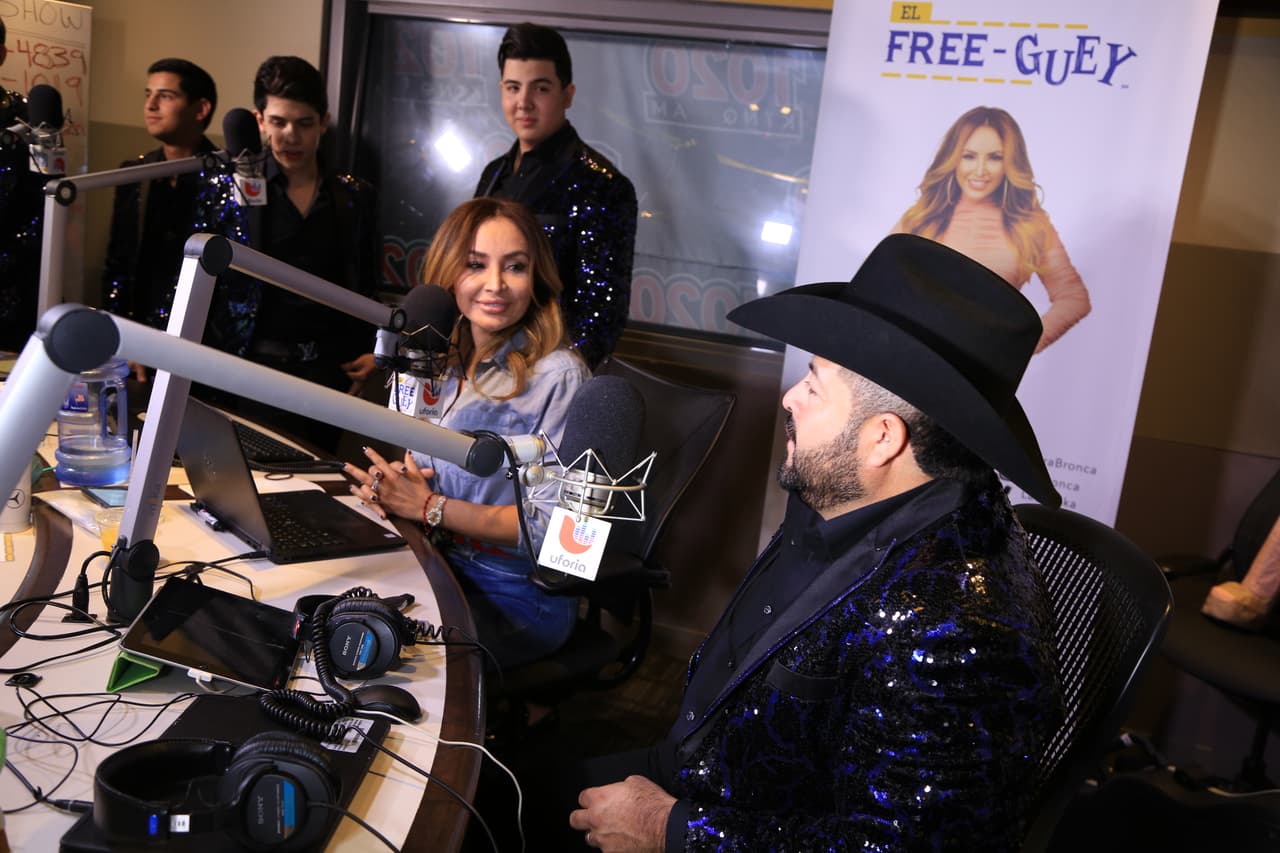 Cornelio Vega papá agradeció a los locutores por la invitación.