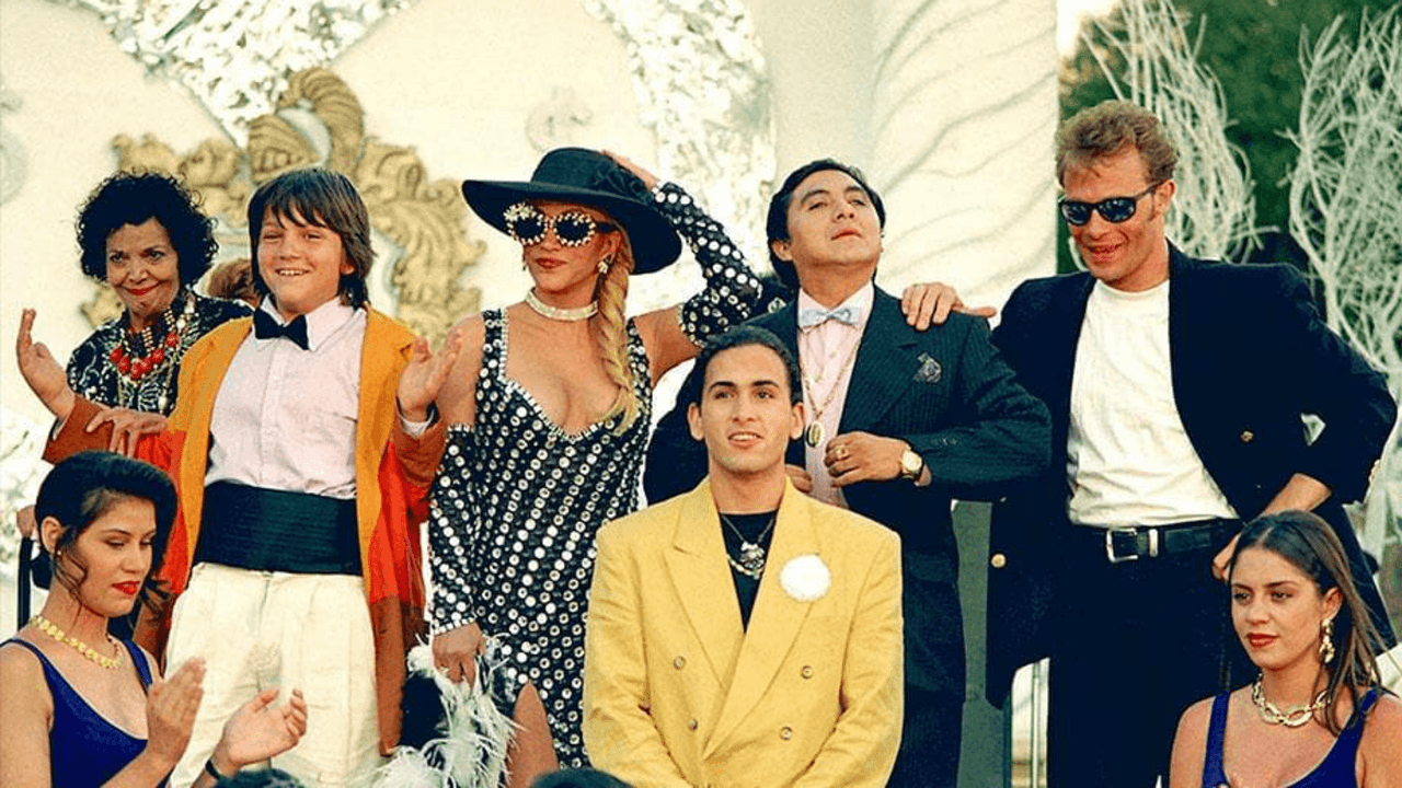 Tras la serie de infidelidades del machista Huicho Domínguez, Rebeca se separa de él. El personaje principal de esta telenovela vuelve a casarse, esta vez con Consuelo.