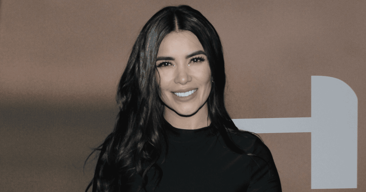 Ella es Dania Méndez, con quien relacionan sentimentalmente a Peso Pluma