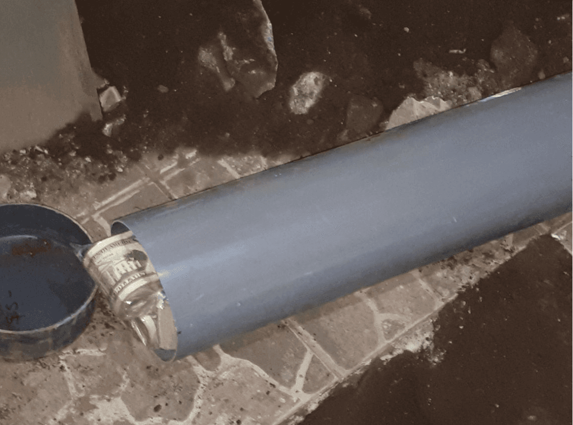 La investigación de la fiscalía contra las finanzas de los Teclas Locos Salvatruchos se inició en el mes de julio del pasado año. 'El Flaco' es uno de los pandilleros que organizó la MS en Santa Tecla en los años noventa, según publicó 
<a href="http://www.elsalvador.com/noticias/nacional/485497/pandillero-el-flaco-tipografo-vendedor-de-pollos-secuestrador-extorsionista-y-administrador-de-las-finanzas-de-la-ms-en-santa-tecla/">Elsalvador.com</a>.