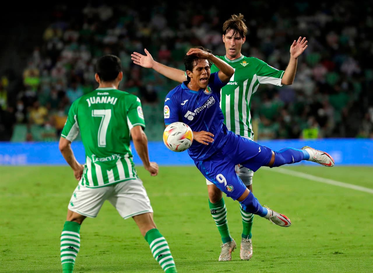 Real Betis, con doblete de Willian José (14', 55'), seimpone ante el Getafe 2-0 durante la Jornada 7 en La Liga. José Juan Macías fue titular y jugó 45 minutos, mientras que Andrés Guardado ingresó como cambio; los béticos pelean por puestos europeos.