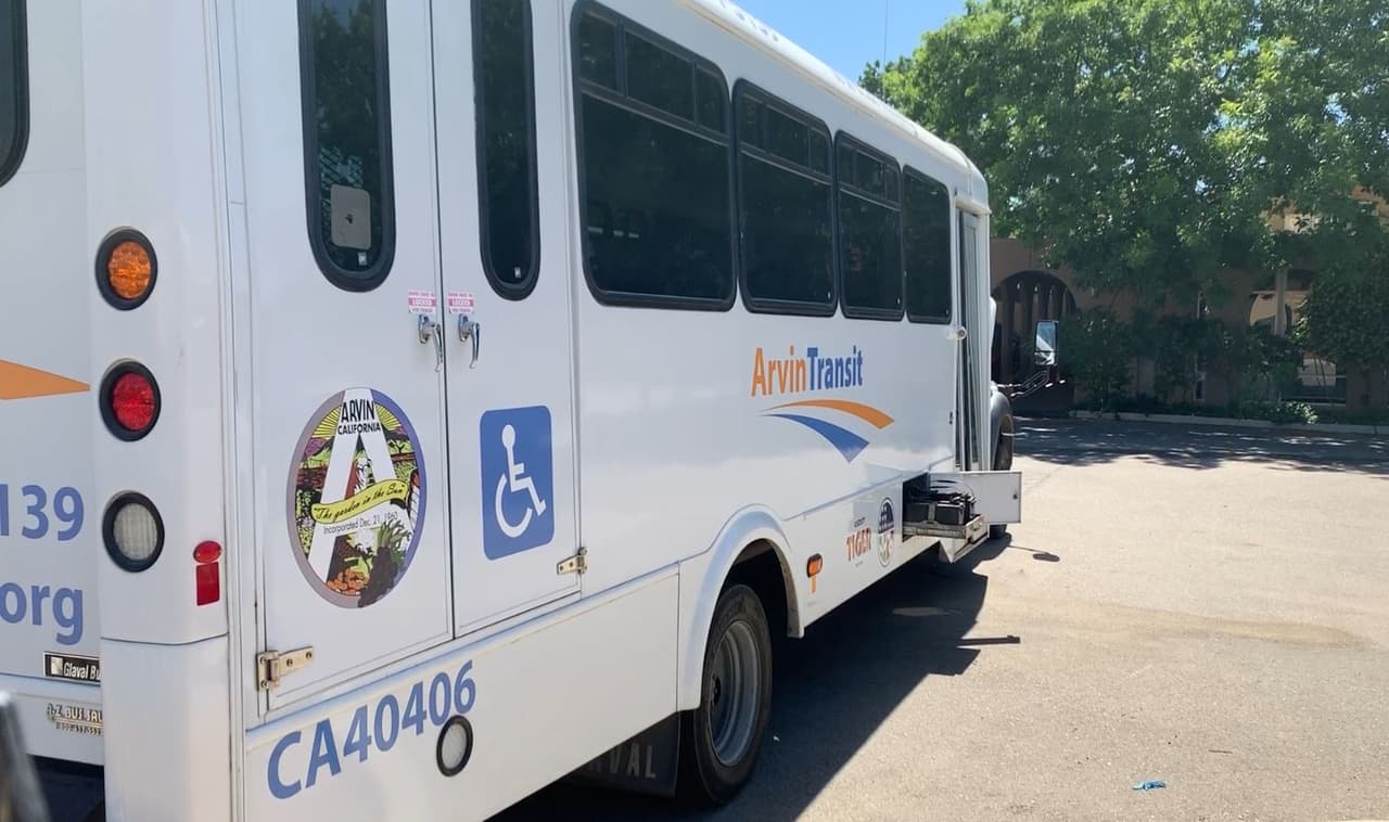 Nueva ruta de bus ayuda a vecinos de Arvin a acceder a oportunidades de empleo