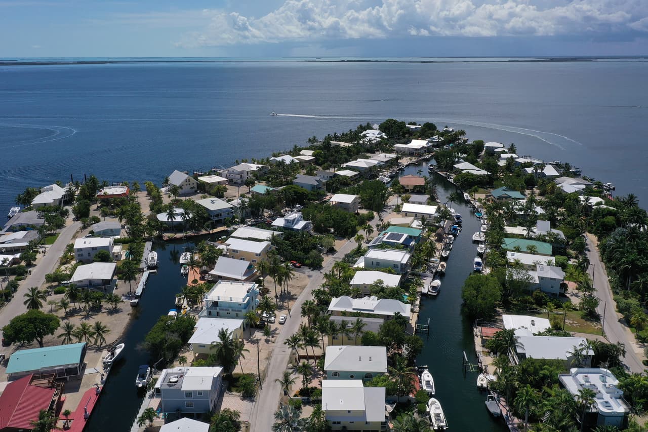 Los cayos de Florida se encuentran enfrentando también un brote de dengue, otro virus transmitido por un mosquito. Hasta ahora se han registrado 26 casos.
<br>