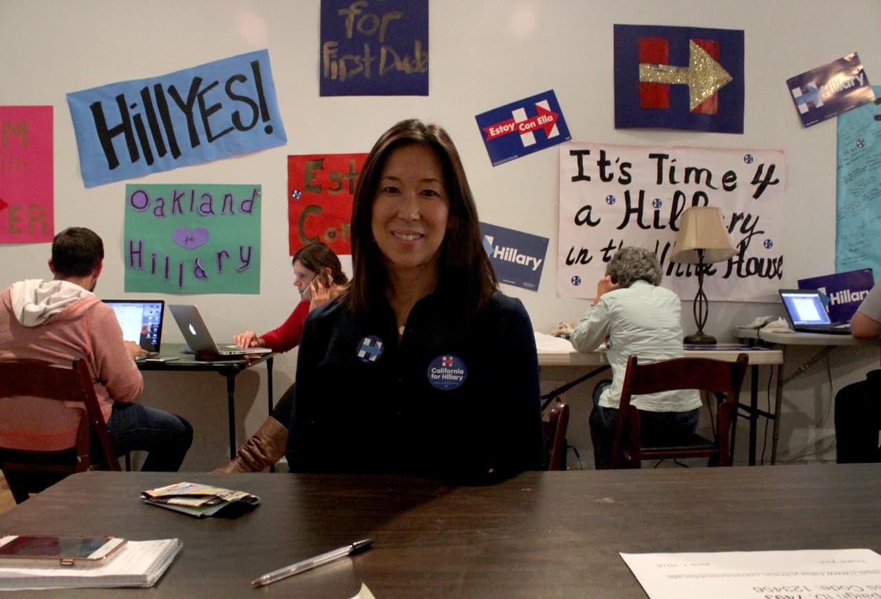 Vicki Shu es voluntaria en la campaña de Clinton. Ella misma ha sido una 'bebé ancla', como se les llama despectivamente a los nacidos en suelo estadounidense hijos de padres indocumentados.