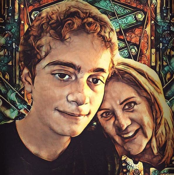 Erika es madre soltera y aunque no ha sido fácil del todo, Nicolás le dio un nuevo sentido a su vida: "Ha sido una motivación para salir adelante, para impulsarme, no cruzarme de brazos, yo siento que si no existiera Nicolás, tal vez traería el coche último modelo y viviera en un departamento de súper lujo porque los hijos cuestan […]".
<br>