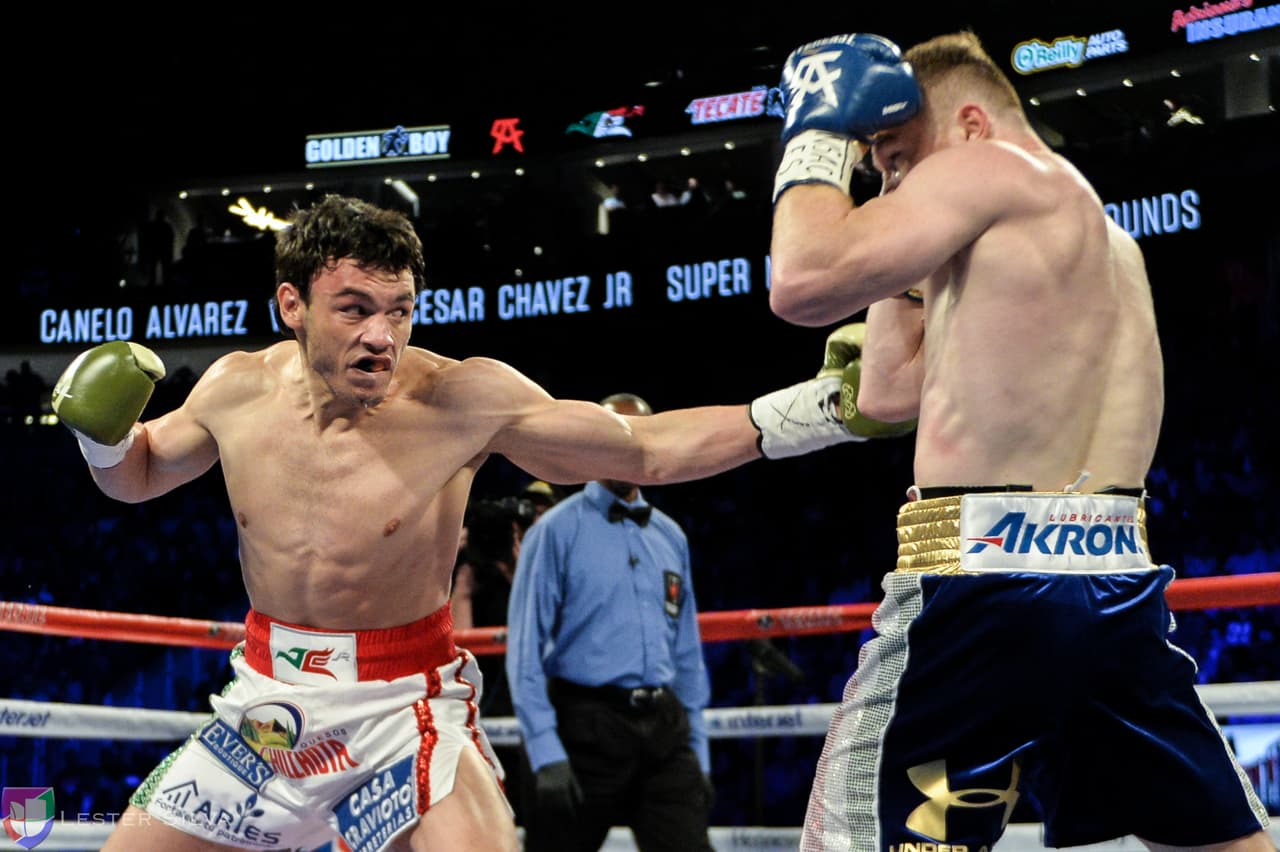 Te acercamos a los golpes que se dieron Saúl 'Canelo' Álvarez en contra de Julio César Chávez Jr., imágenes que te harán sentir en el ring.