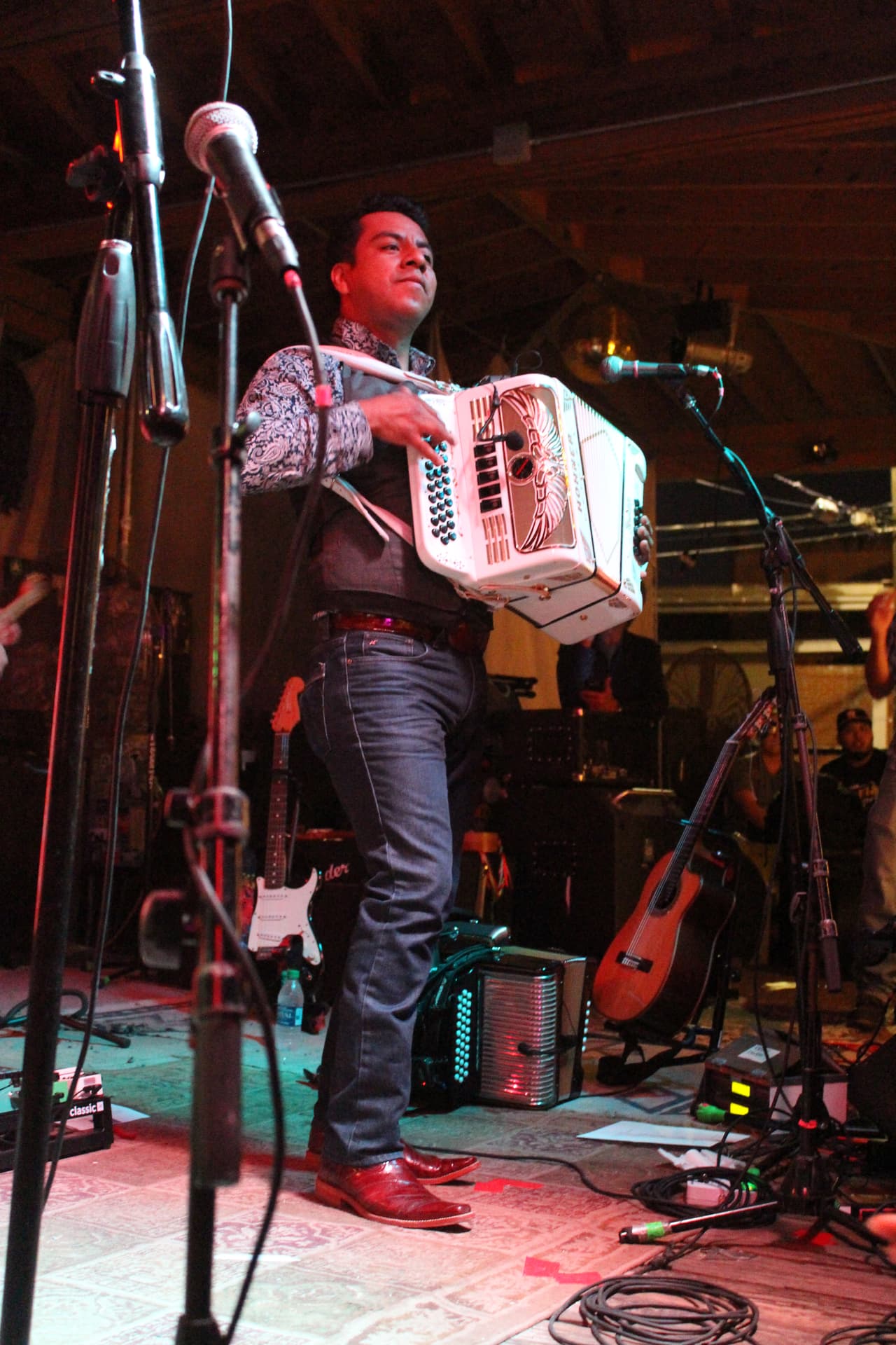 La banda México-Americana ofreció un concierto en el "Last Concert Café” como parte de la gira promocional de su nuevo disco titulado Buenaventura.
