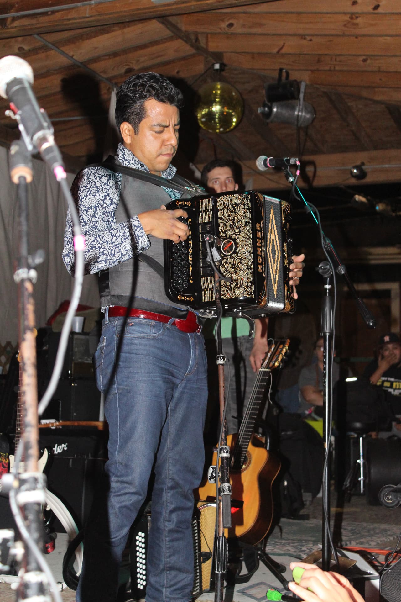 La banda México-Americana ofreció un concierto en el "Last Concert Café” como parte de la gira promocional de su nuevo disco titulado Buenaventura.