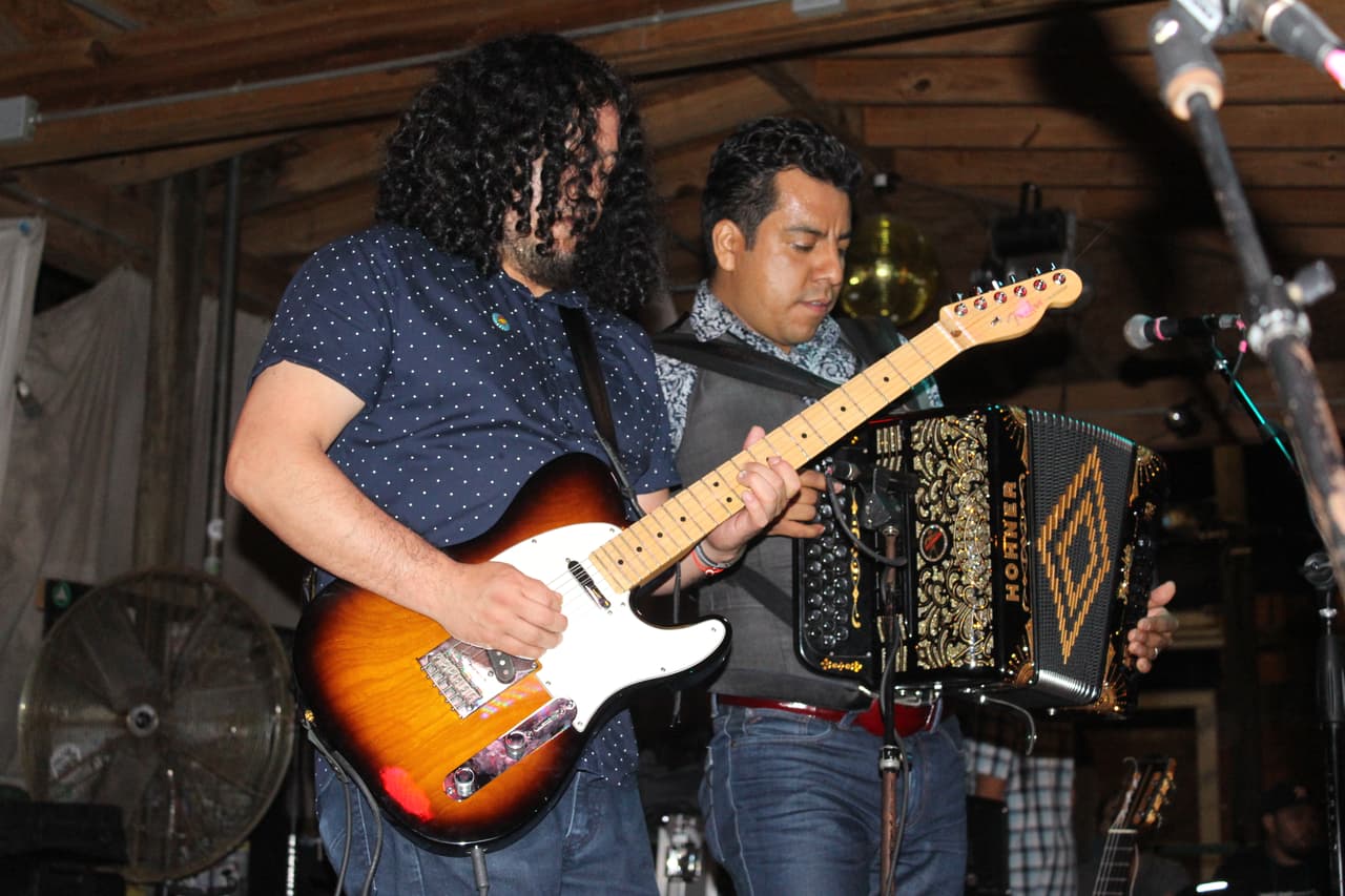 La banda México-Americana ofreció un concierto en el "Last Concert Café” como parte de la gira promocional de su nuevo disco titulado Buenaventura.