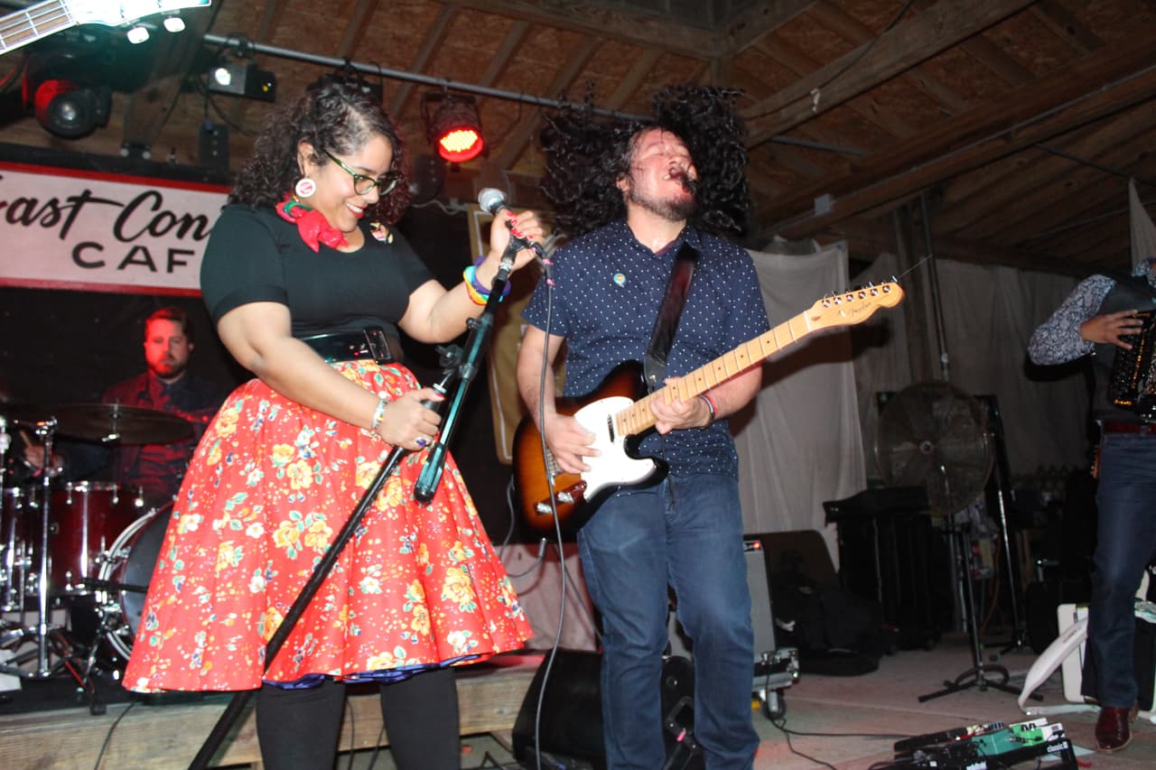 La banda México-Americana ofreció un concierto en el "Last Concert Café” como parte de la gira promocional de su nuevo disco titulado Buenaventura.